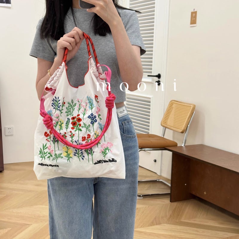 Explosions Japanese Ball Chain With Upper Body Flowers And Plants Embroidery Shopping Bag Small Fashion All-Match Shoulder Bag Tide - Image 4