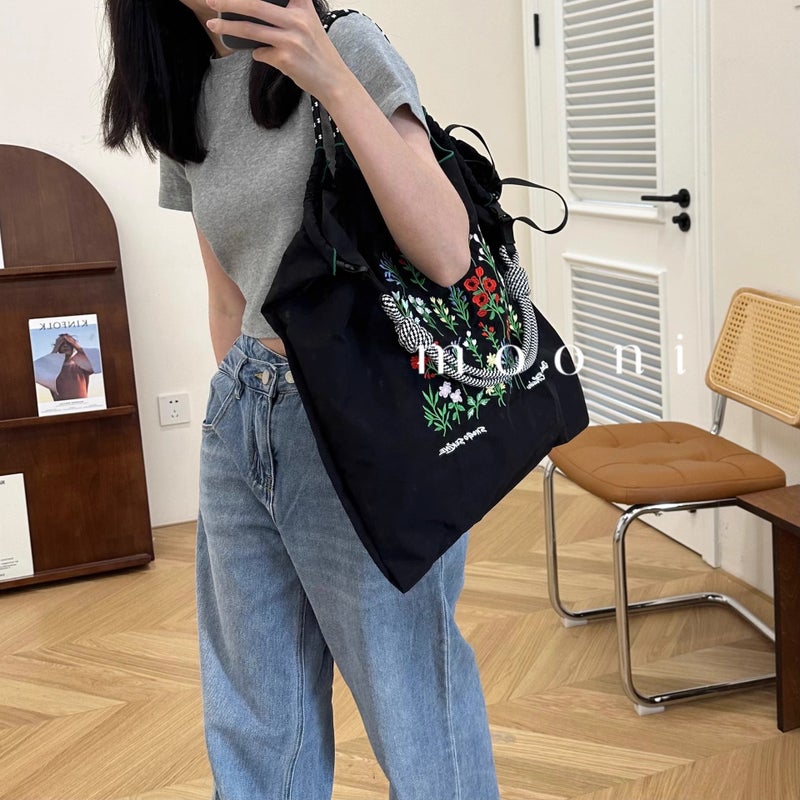 Explosions Japanese Ball Chain With Upper Body Flowers And Plants Embroidery Shopping Bag Small Fashion All-Match Shoulder Bag Tide - Image 3