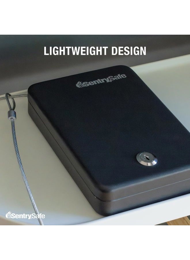 SentrySafe خزنة صغيرة هي صندوق قفل بمفتاح للمكتب أو السكن الجامعي لتأمين المال، جوازات السفر، أو غيرها من الأشياء الثمينة الصغيرة، الأبعاد الخارجية: 2.6 بوصة ارتفاع × 5.9 بوصة عرض × 8.0 بوصة طول، P005K - Image 5