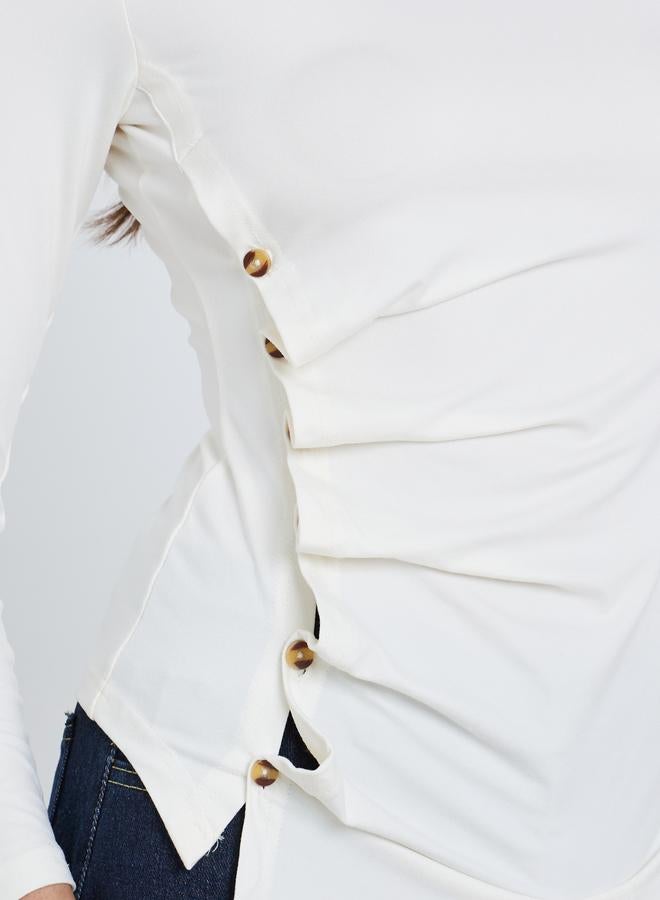 ستايلي بلوزة بحافة غير متماثلة وتفاصيل أزرار - Image 3