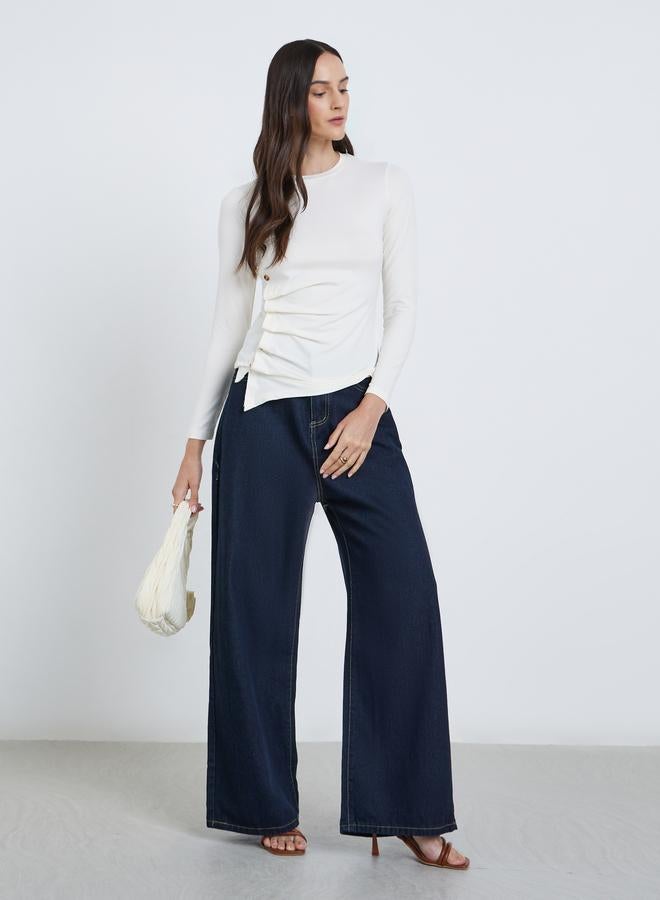 ستايلي بلوزة بحافة غير متماثلة وتفاصيل أزرار - Image 2