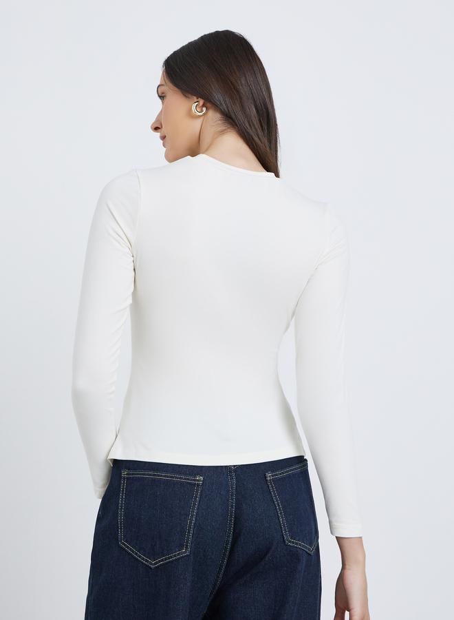 ستايلي بلوزة بحافة غير متماثلة وتفاصيل أزرار - Image 4