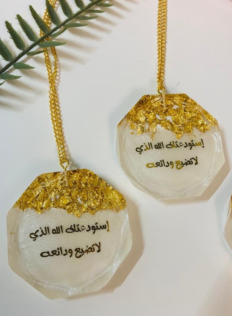 An elegant car pendant made of luxurious resin embroidered with gold leaf (one piece) - Image 3