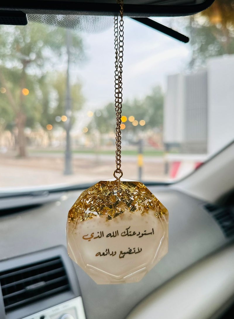 An elegant car pendant made of luxurious resin embroidered with gold leaf (one piece) - Image 1