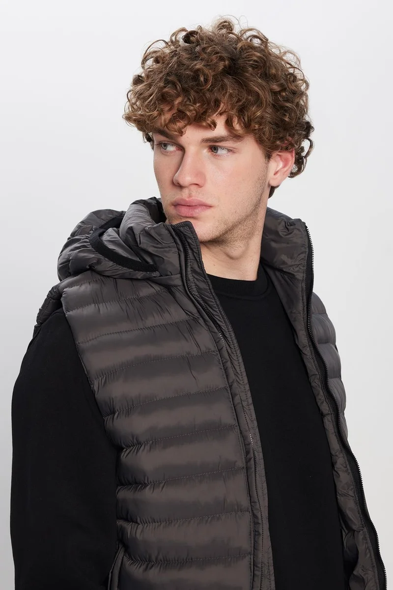تودورس Men's Slim Fit Slim Fit Lined Windproof Pocket Detachable Hooded Puffer Vest