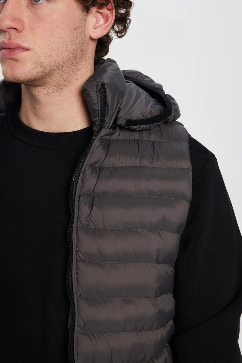 تودورس Men's Slim Fit Slim Fit Lined Windproof Pocket Detachable Hooded Puffer Vest