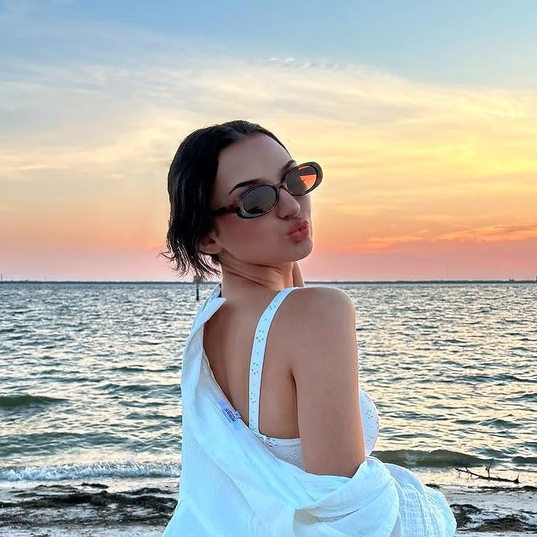 VANLINKER Retro Vintage Oval Sunglasses for Women 90s Polarized Trendy Sun Glasses,Black Frame Red Lens - Image 3