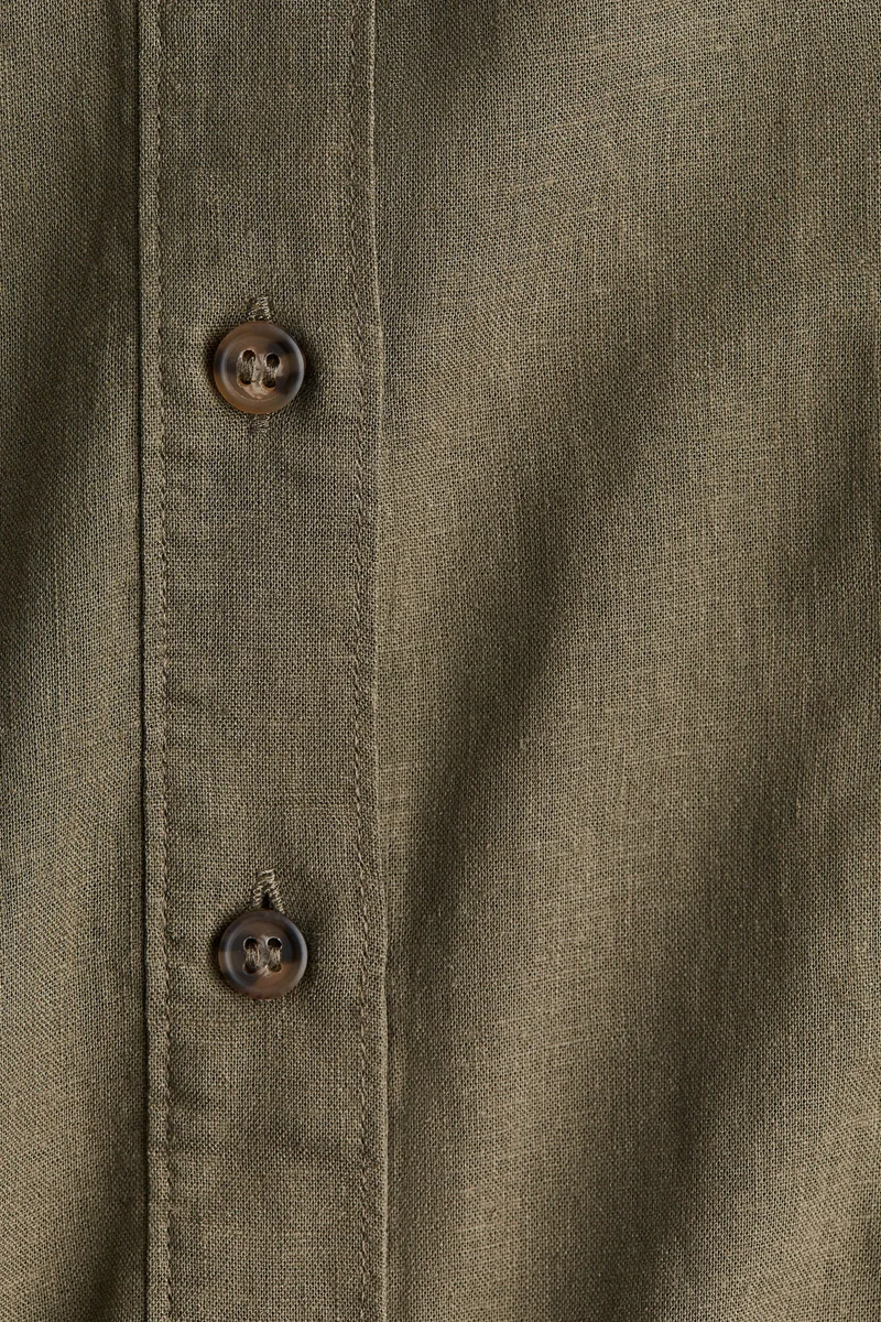 اتش اند ام قميص من مزيج الكتان