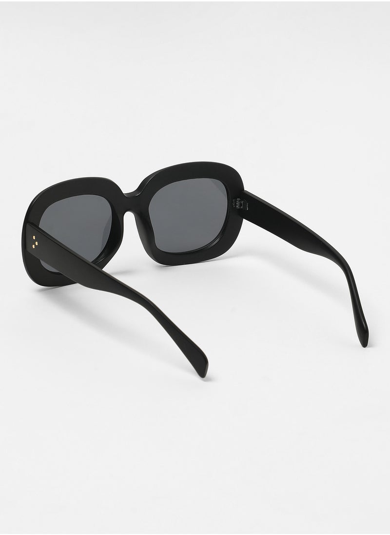 Haute Sauce Haute Sauce Women's The Airport Oversized Sunglasses For Casual Wear | One-Size | Onyx Black Polycarbonate Frame | Midnight Black Polarized Lens | Full Rim | Eyewear For Woman & Girls  - Image 4