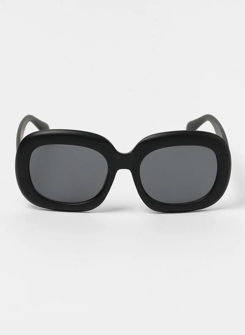 Haute Sauce Haute Sauce Women's The Airport Oversized Sunglasses For Casual Wear | One-Size | Onyx Black Polycarbonate Frame | Midnight Black Polarized Lens | Full Rim | Eyewear For Woman & Girls