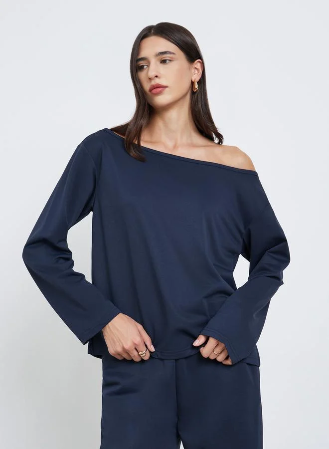 ستايلي طقم منسق من جوغر وبلوزة بياقة غير متماثلة الطول