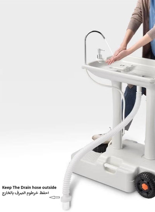 كادي ون حوض غسيل يدوي للرحلات والتخييم قابل للطي محمول للاستخدام الخارجي مزود بمضخة قدم وخزان مياه سعة 30 لتر وعجلات وموزع صابون وصنبور وحامل منشفة - Image 2