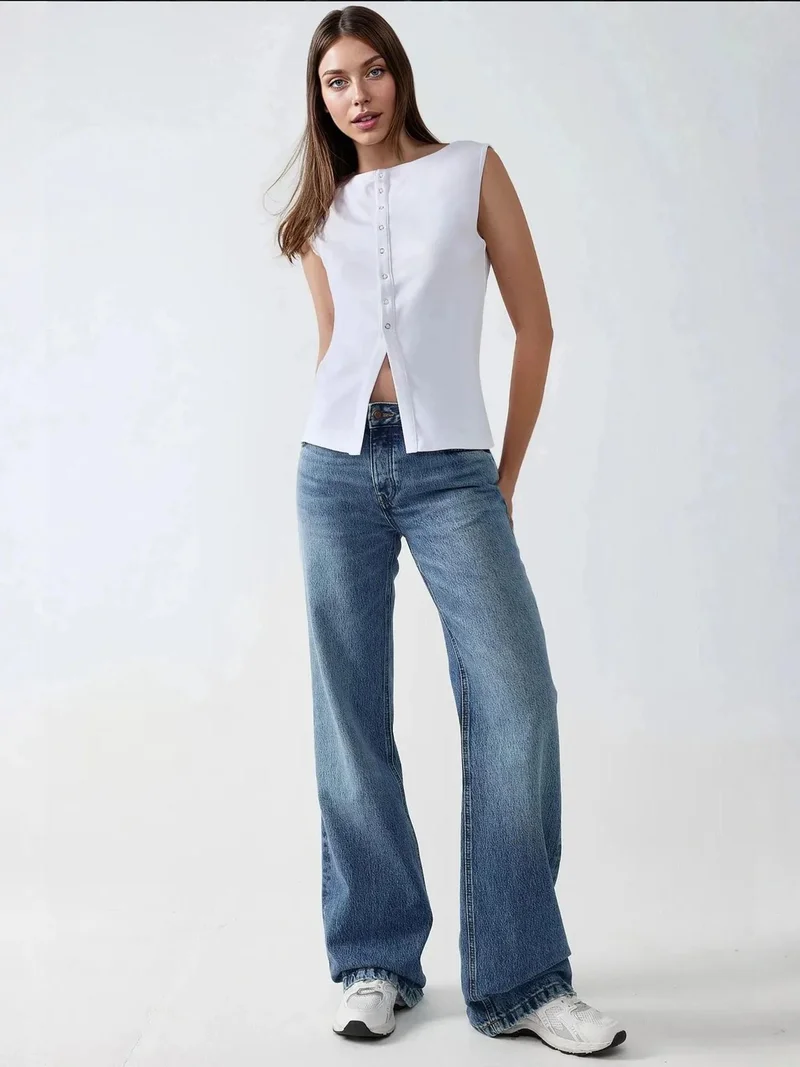 هيكاب سترة محبوكة بياقة مستديرة بقصة ضيقة