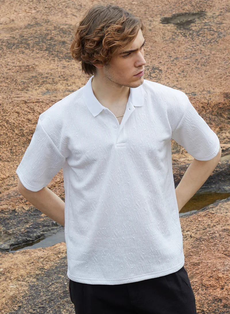 Campus Sutra Men's Daisy White Ripple-Tactile T-Shirt