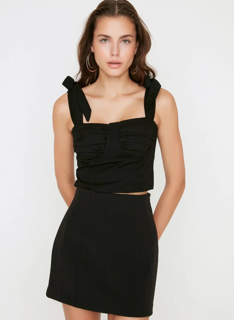 ترينديول Tie Shoulder Strappy Crop Top