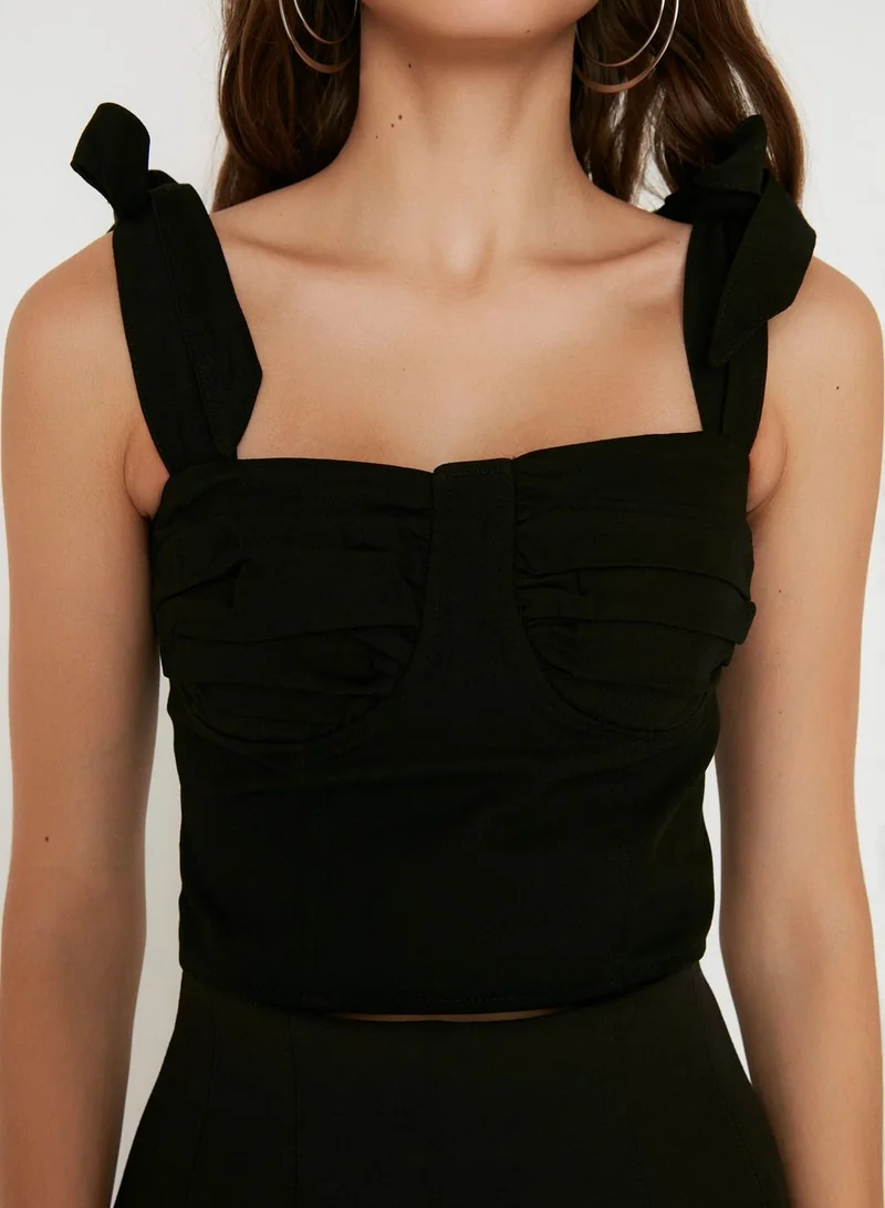 ترينديول Tie Shoulder Strappy Crop Top