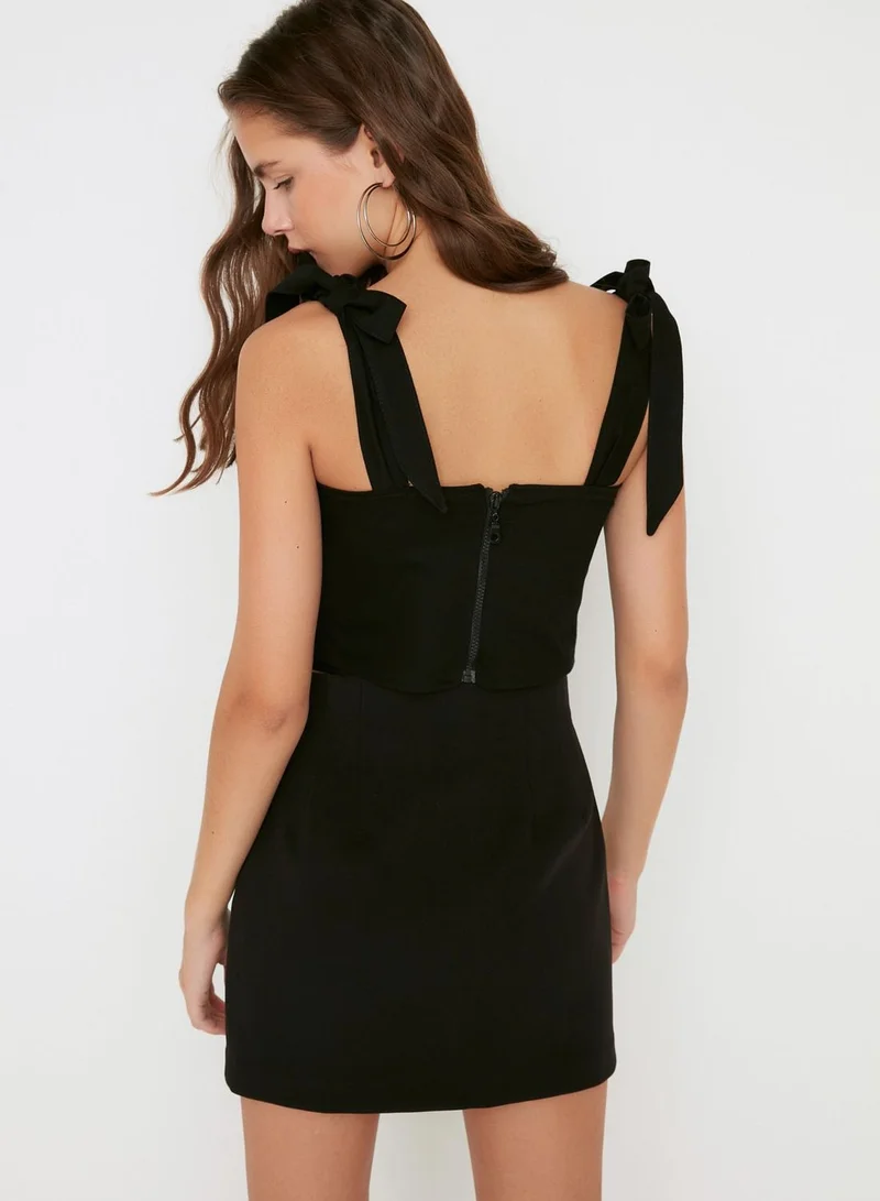 ترينديول Tie Shoulder Strappy Crop Top