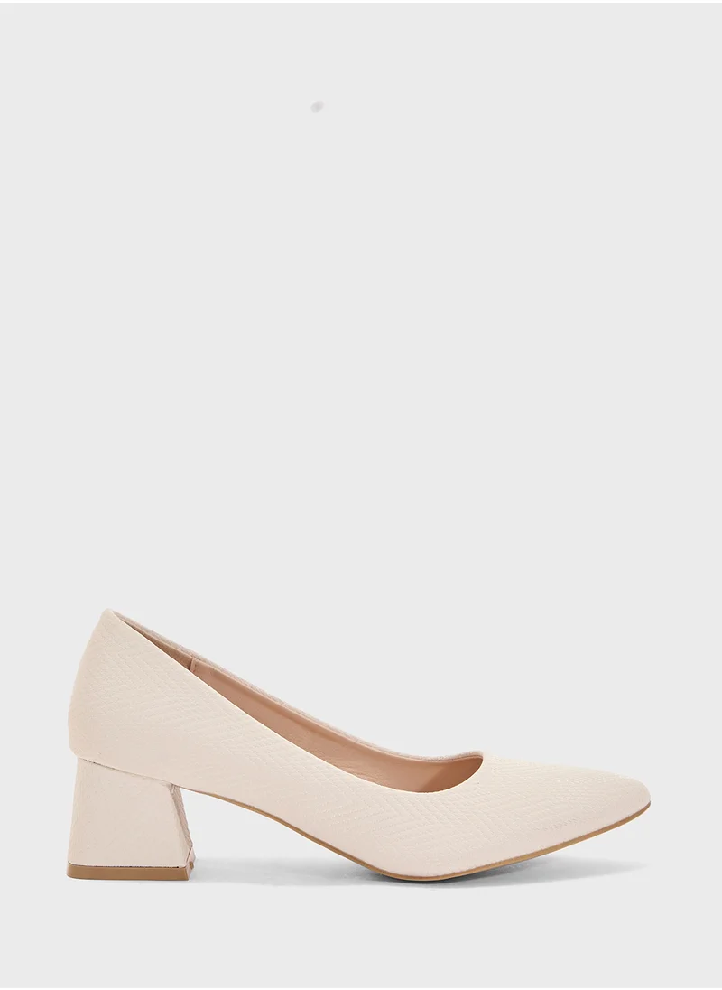بي آند آر Block Heeled Pointed Pump