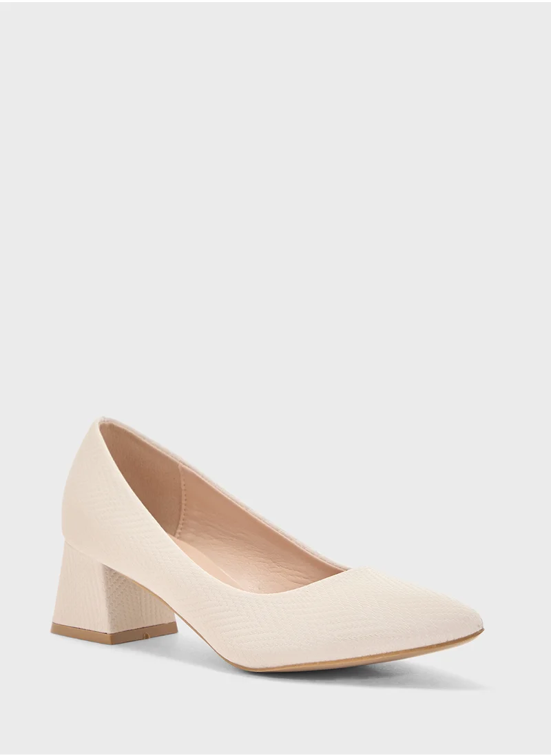 بي آند آر Block Heeled Pointed Pump