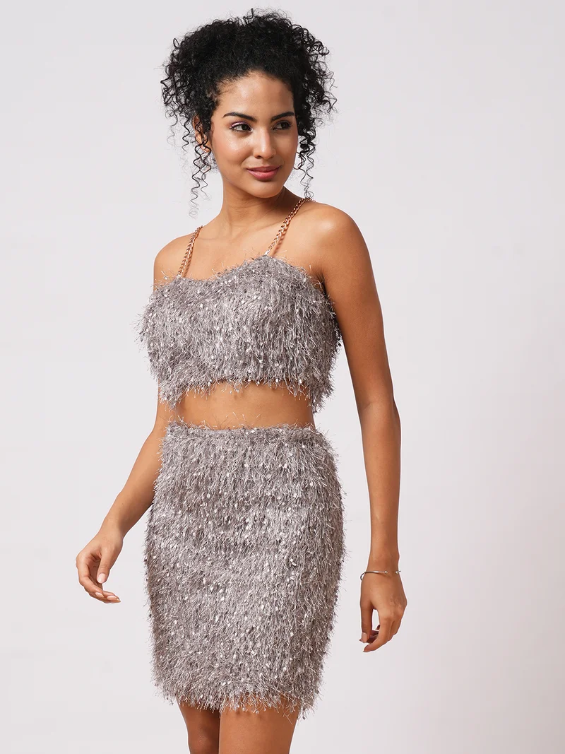 جلو باص بلوزة قصيرة نسائية بحمالات كتف بتصميم ذاتي مع تنورة