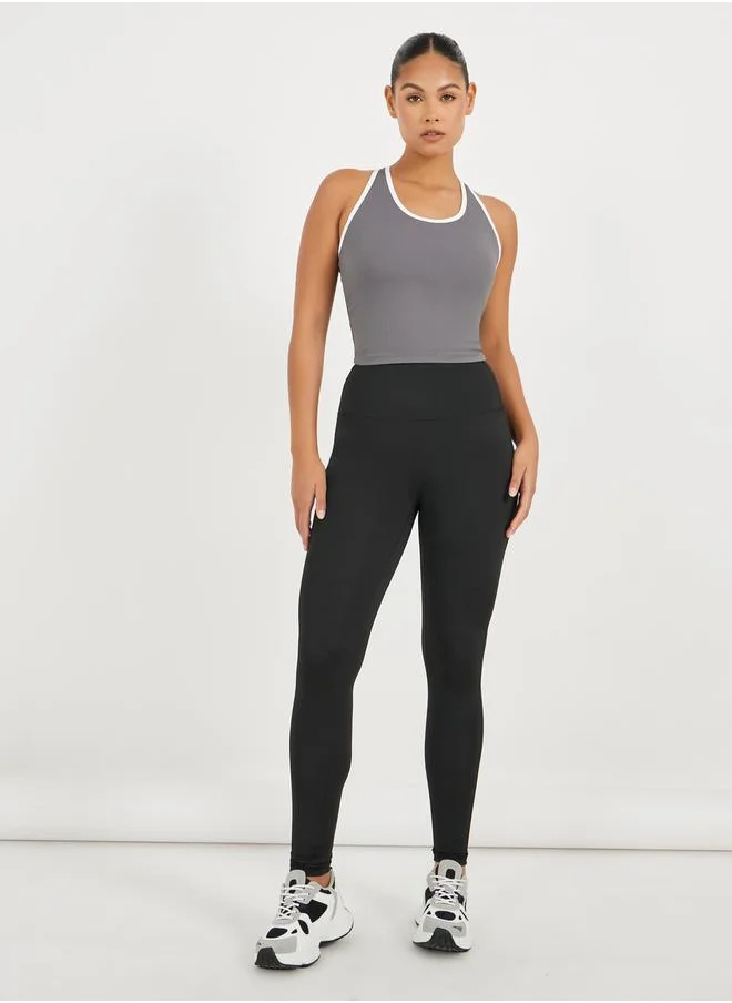 ستايلي V Shaped Back Waist Stitch Leggings with Reflective Detail