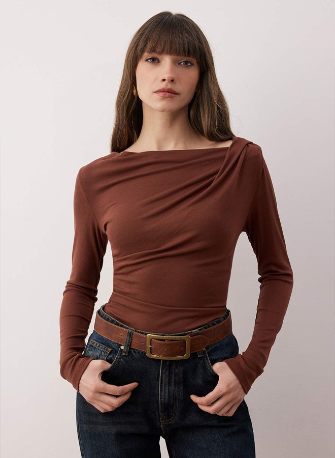 trendyol Brown Fitted/Bodycon Asymmetric Neckline Detailed Soft Fabric Knitted Blouse - Image 1