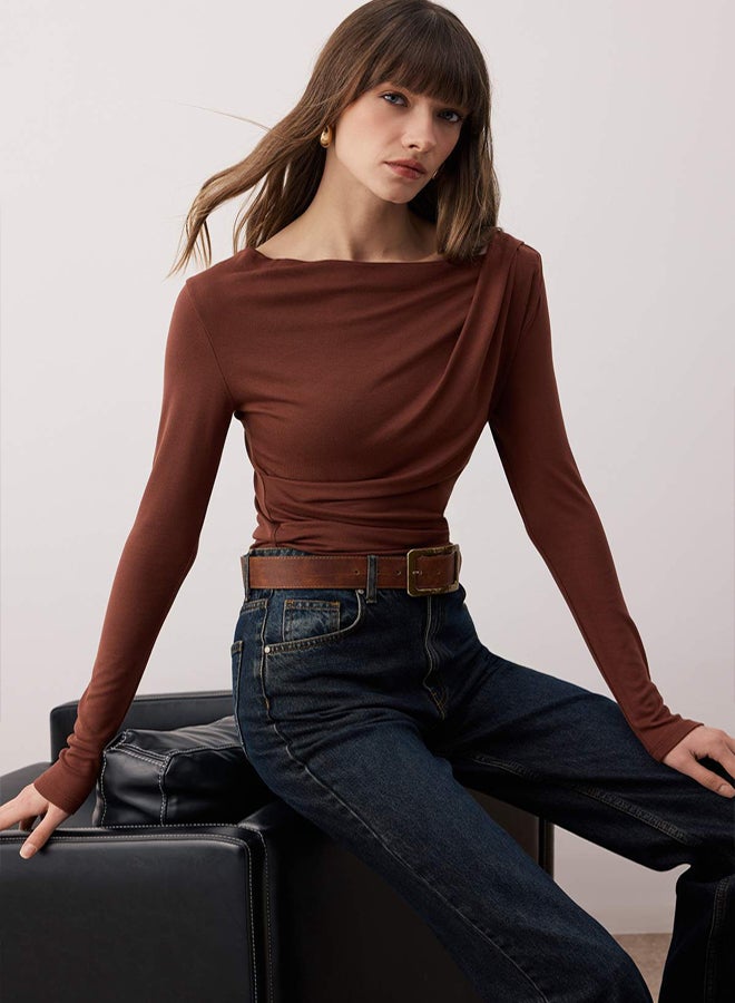 trendyol Brown Fitted/Bodycon Asymmetric Neckline Detailed Soft Fabric Knitted Blouse - Image 2
