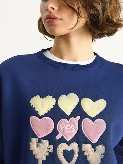 Bianco Lucci Heart Patch Appliqué Relaxed Fit Crew Neck Sweatshirt