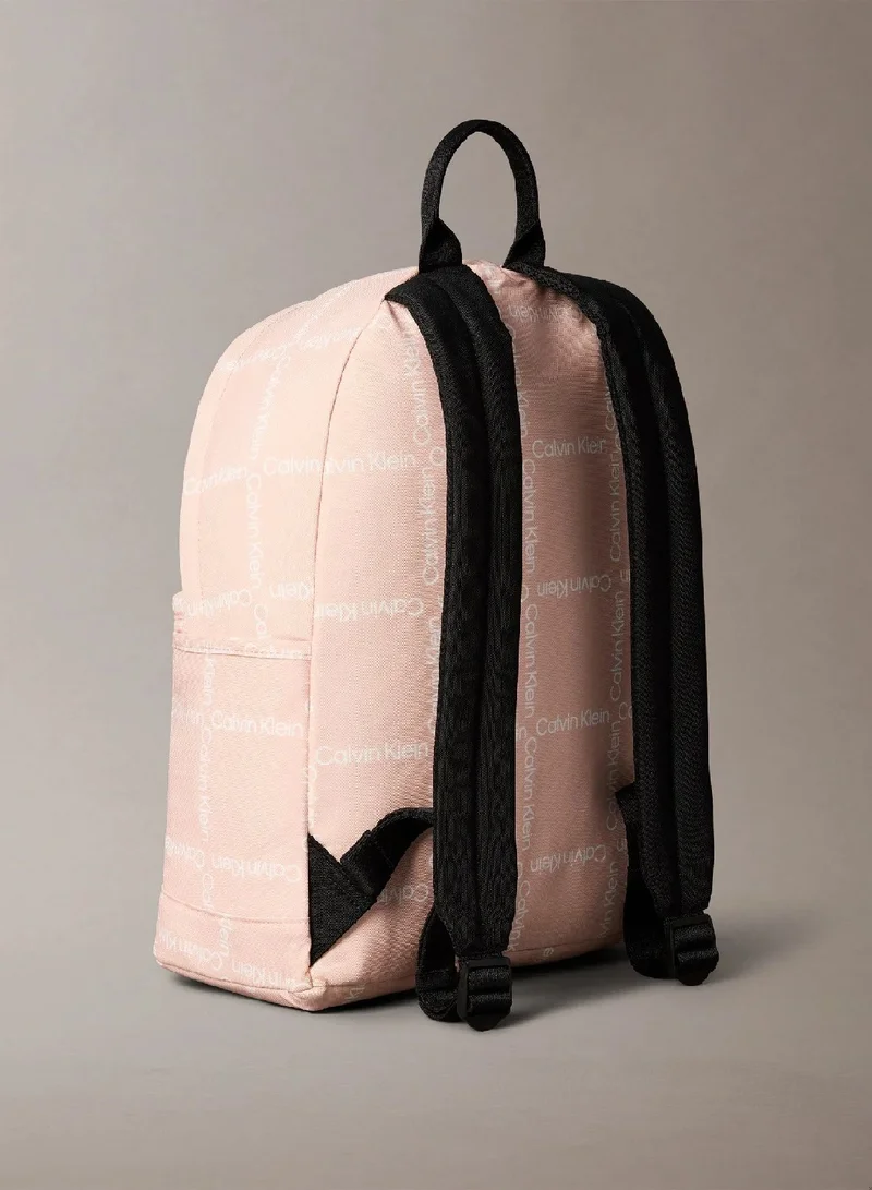 كالفن كلاين جينز شنطة ظهر مزينة بشعار كلفن كلاين للأطفال