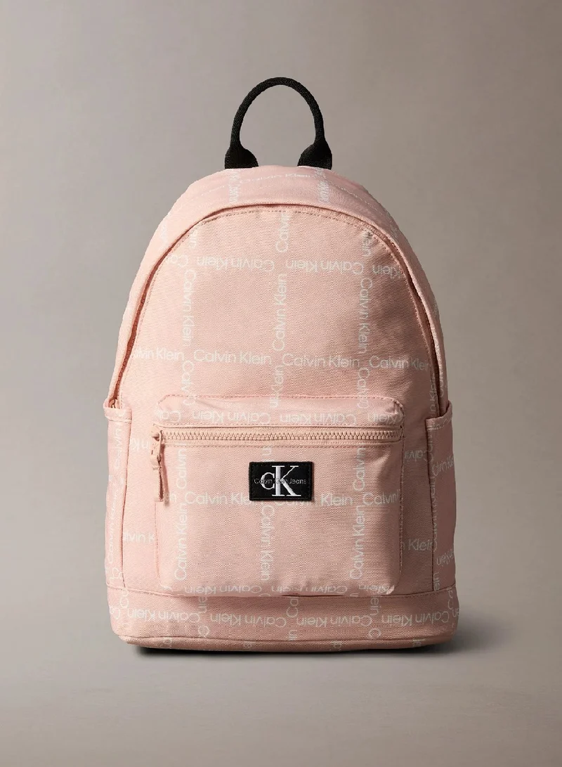 كالفن كلاين جينز شنطة ظهر مزينة بشعار كلفن كلاين للأطفال