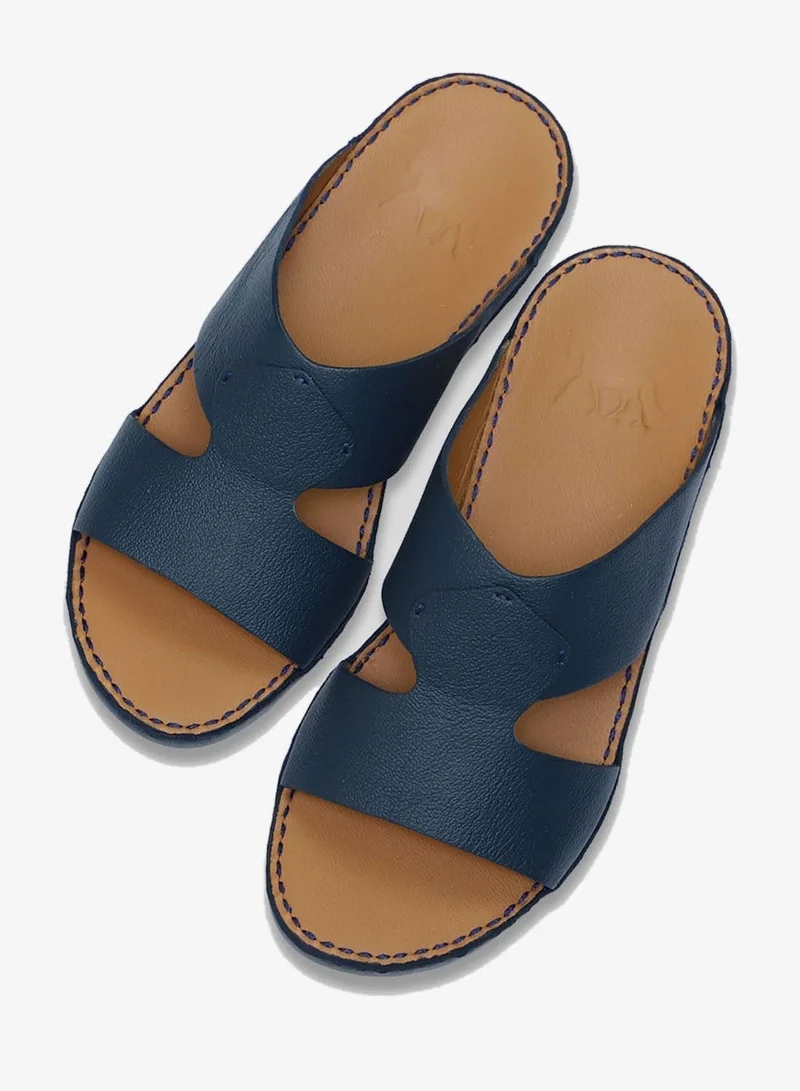 بيت الثوب صندل أساسي