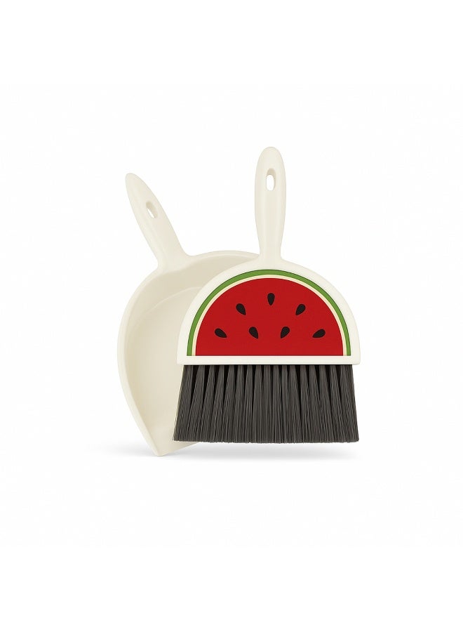 طقم فرشاة مع جاروف صغير للتنظيف السريع – تصميم فواكه لطيف، شعيرات ناعمة مرنة، مناسب للمكتب والبيت والسيارة ولوح المفاتيح والسجاد والأرضيات- أحمر - Image 1