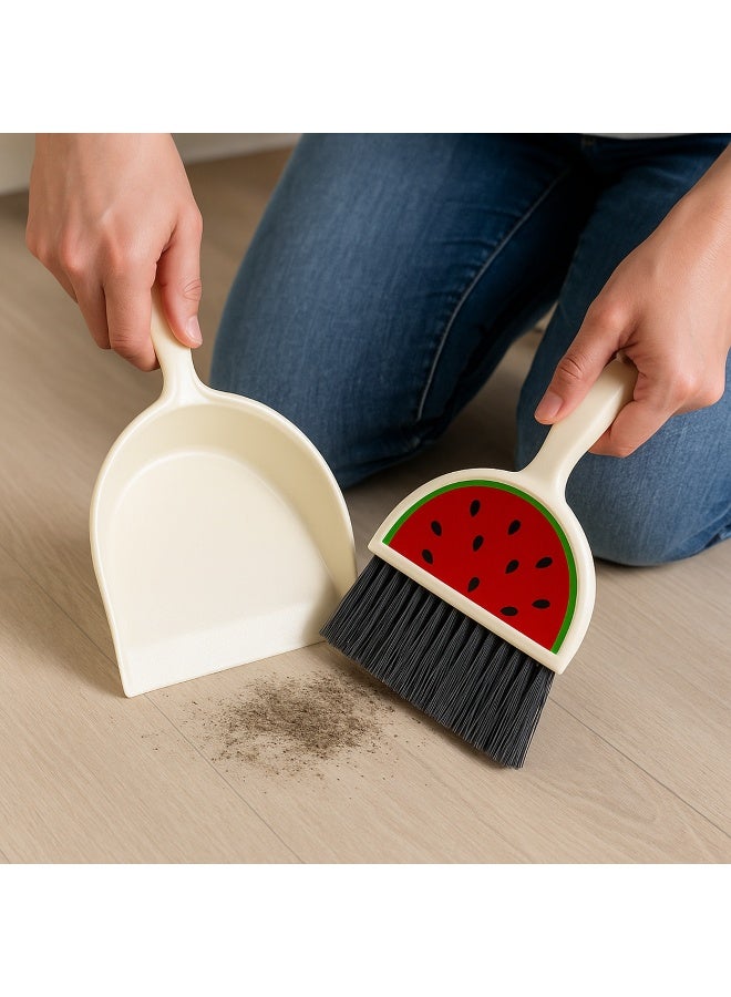 طقم فرشاة مع جاروف صغير للتنظيف السريع – تصميم فواكه لطيف، شعيرات ناعمة مرنة، مناسب للمكتب والبيت والسيارة ولوح المفاتيح والسجاد والأرضيات- أحمر - Image 3