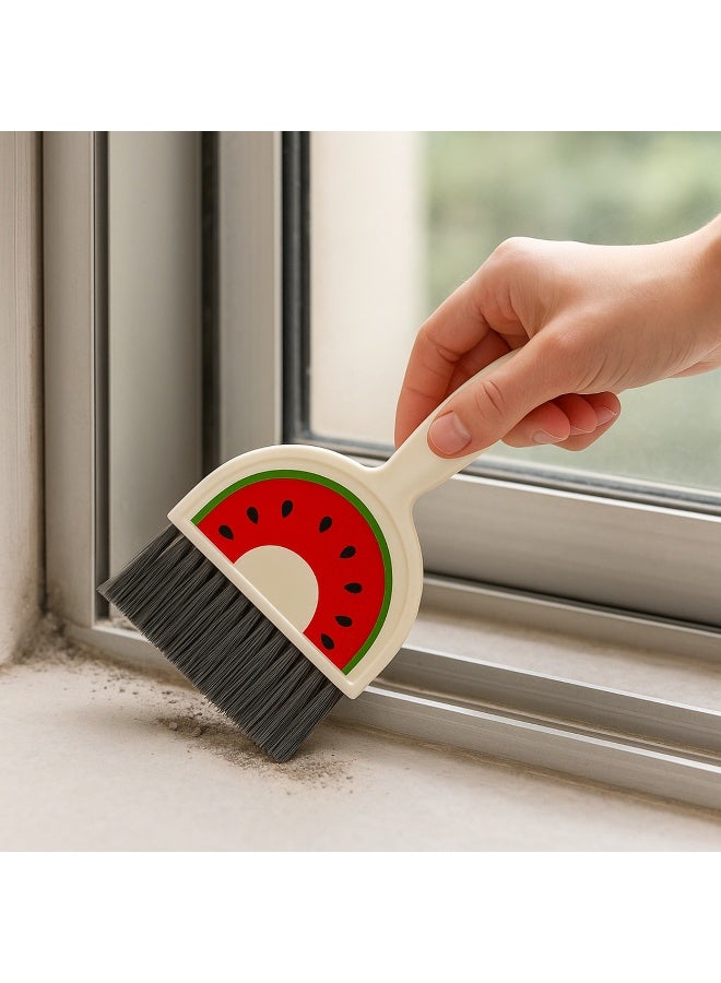 طقم فرشاة مع جاروف صغير للتنظيف السريع – تصميم فواكه لطيف، شعيرات ناعمة مرنة، مناسب للمكتب والبيت والسيارة ولوح المفاتيح والسجاد والأرضيات- أحمر - Image 4