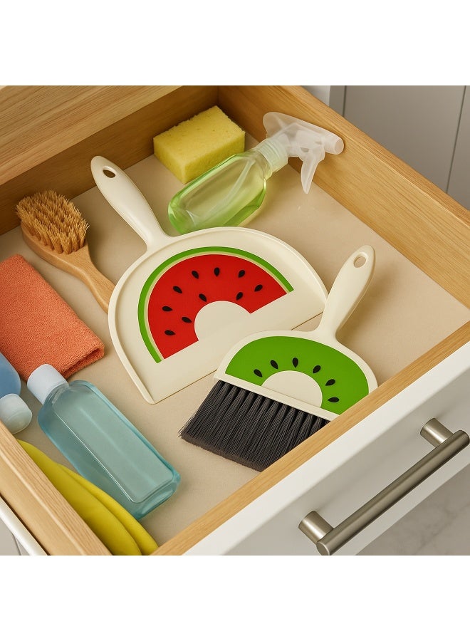 طقم فرشاة مع جاروف صغير للتنظيف السريع – تصميم فواكه لطيف، شعيرات ناعمة مرنة، مناسب للمكتب والبيت والسيارة ولوح المفاتيح والسجاد والأرضيات- أحمر - Image 5