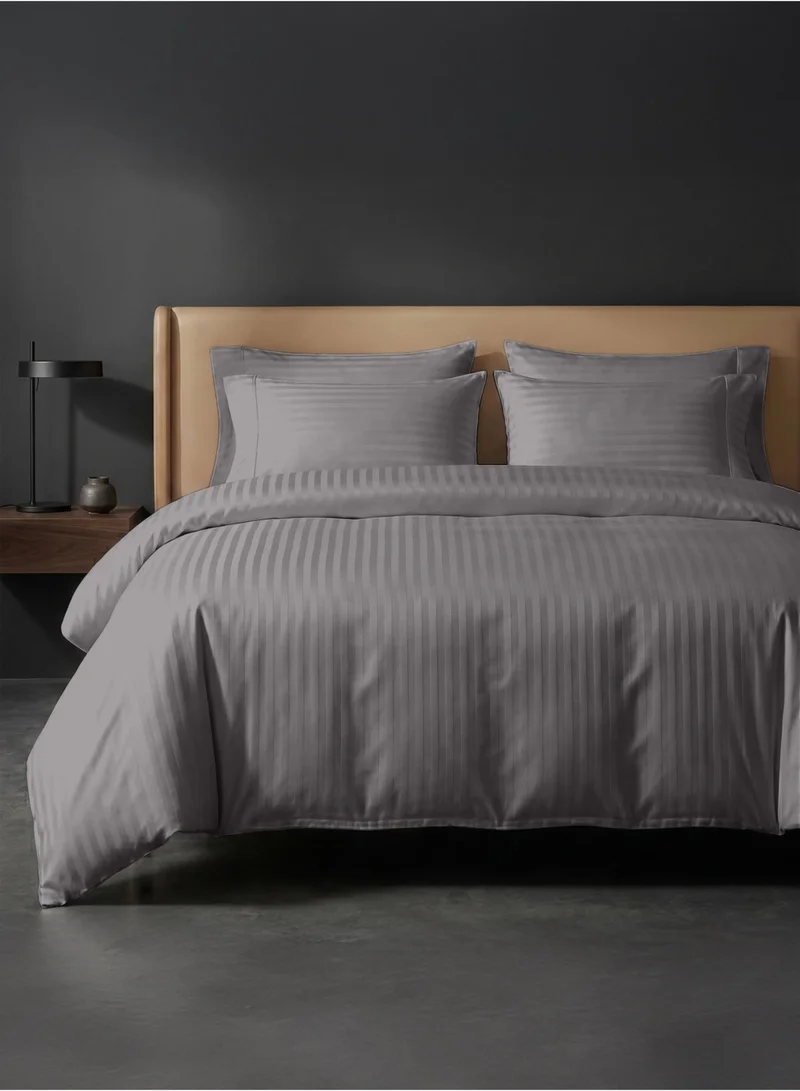 نوم جيد طقم غطاء لحاف كينج 6 قطع من Good Sleep | 220×240 سم | رمادي مخطط | غطاء لحاف بسحاب مع شرشف بمطاط و4 أكياس وسائد | قماش فائق النعومة ومقاوم للتجاعيد | صنع في دبي
