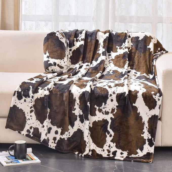 BROWN COW PRINT THROW BLANKET WITH STORAGE POUCH 300 GSM DOUBLE SIDED FUZZY DECOR LAP BLANKET FOR BEDSOFACOUCH SUPER SOFT COZY FLANNEL THROW GIFT FOR ADULTS AND KIDS 5060 INCH