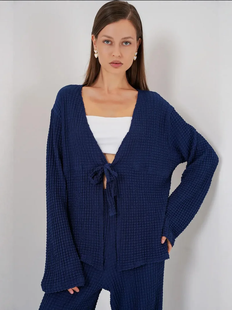 بيغ دارت طقم قطعتين بلوزة بأكمام طويلة وياقة على شكل حرف  وبنطلون واسع من