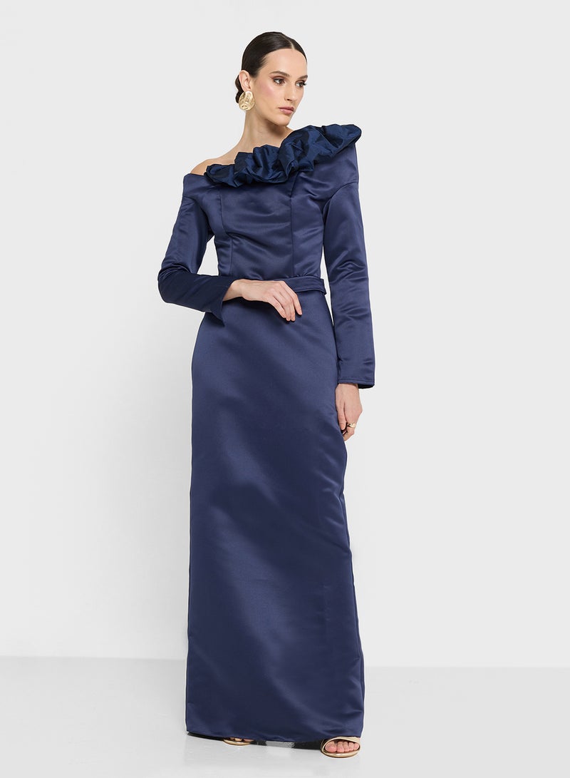 نمشي x فستان مكشوف الكتفين بكشكشة مميزة - Image 1