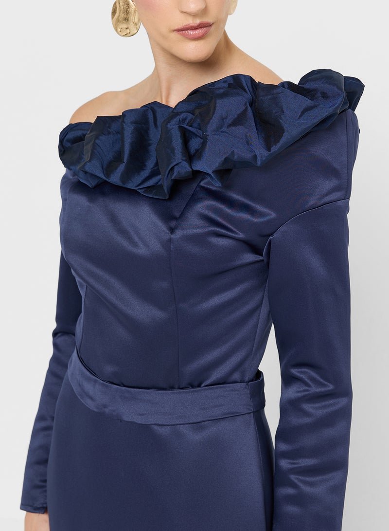 نمشي x فستان مكشوف الكتفين بكشكشة مميزة - Image 4