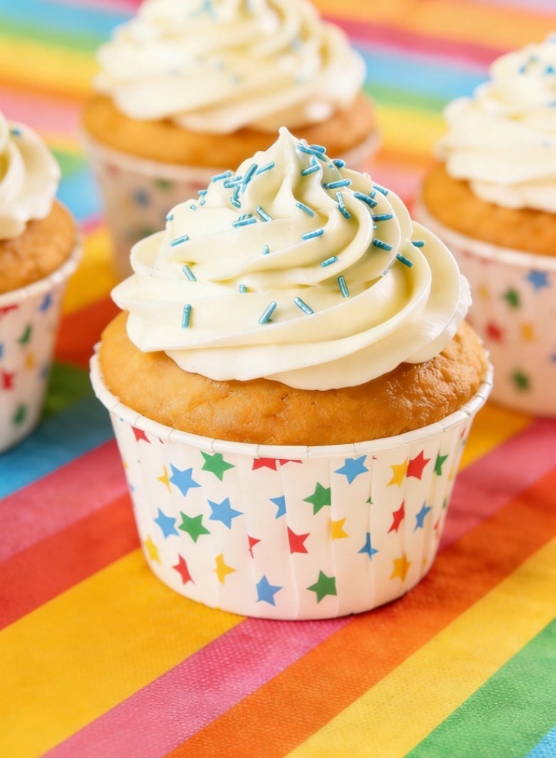 صحة هوم ٥٠ قطعة أكواب كب كيك قابلة للفرد بطبعة نجوم، أكواب خبز ومفن من ورق غذائي مقاوم للشحوم، مناسبة للحفلات والزفاف - Image 2