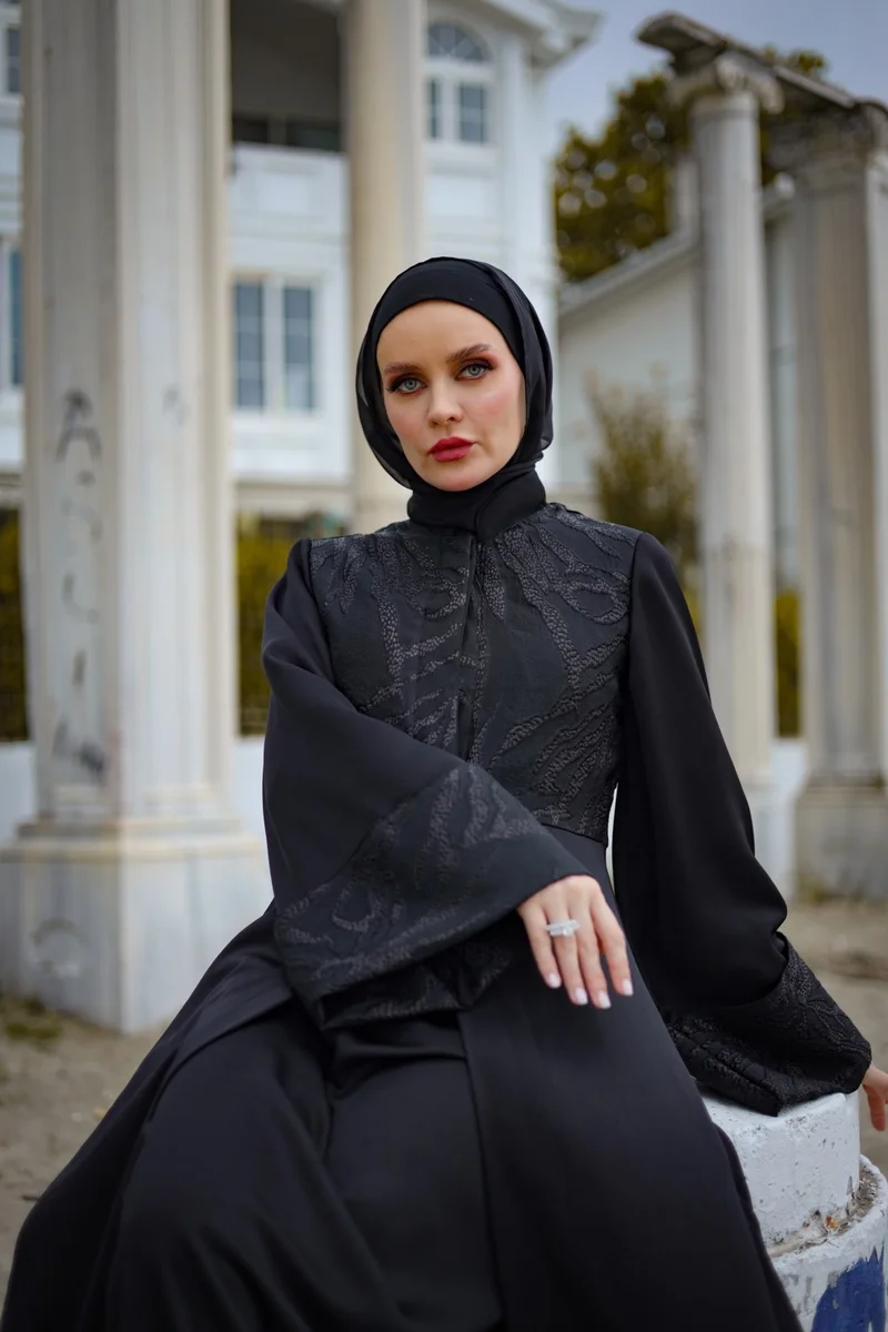 هاريكا وير Black Jacquard Abaya