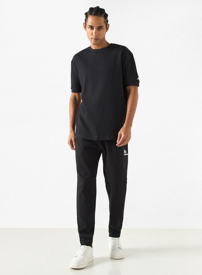 كابا تيشيرت بارز الملمس بياقة ضيقة وأكمام قصيرة من كابا - Image 2