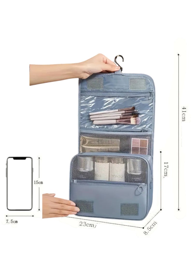 حقيبة لرجال و النساء مناسبة للتعليق في الحمام و مقاومه للماء و مناسبة للسفر تسطيع وضع ادوات الحلاقة و الكريمات و مزيلات العرق و ادوات التجميل و المكياج و محمولة واسعة و كبيره و خفيفة الوزن و قابلة للطي مع خطاف اذا احتجت لتعليقة في الحمام وقت الاستخدام لسهولة الوصول لادواتك او تعليقة في خطاف تعليق الملابس و الحقيبه مفتوحة شنطة تتميز بعدة جيوب للحفظ متعددة الاستخدامات حفظ ادوات الحلاقة الخاصة اذا اردت الذهاب الى صالون الحلاقة او  لتنظيم او تخزين او حفظ المكياج و مستحضراته او العطورات و الكريمات او الاكتسورات او المقتنيات الشخصية او الاقلام و غيرها مناسبة جدا في السفر و التنقلات و عملية في المنزل او النادي او الشاطئ او الاسترحات و حتي المخيمات حقيبة لطيفة يمكنك غسله و تنظيفها بسهوله لون الشنطة رمادي - Image 4