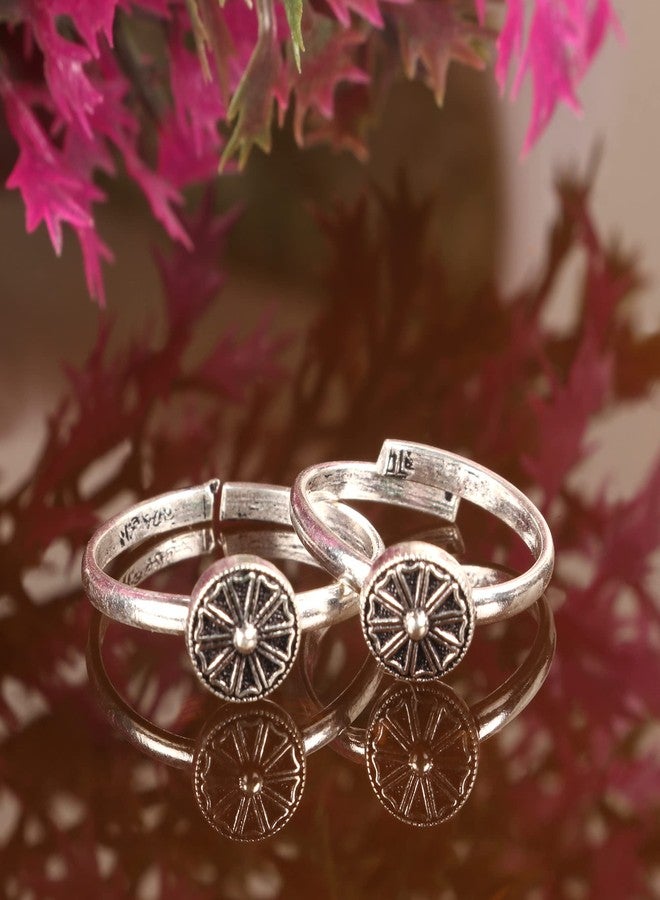 Silver Chest 925 Sterling Silver Oxidized Round Flower Design Toe Ring/Bichhiya For Women - Set of 2 - Image 2