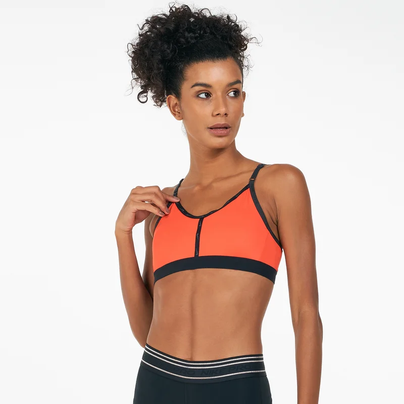 نايكي صدرية رياضية دراي-فت اندي لوجو تيب للنساء