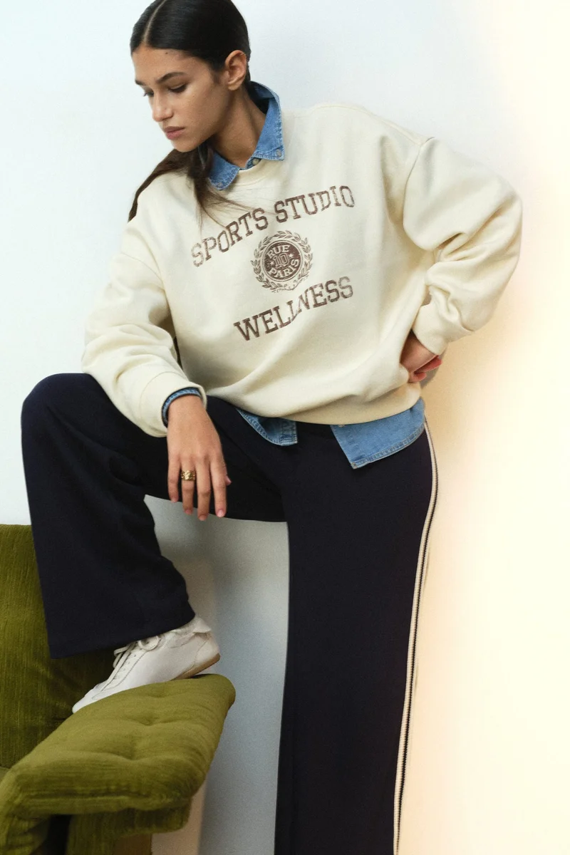 اتش اند ام سويت شيرت بتفاصيل مزخرفة