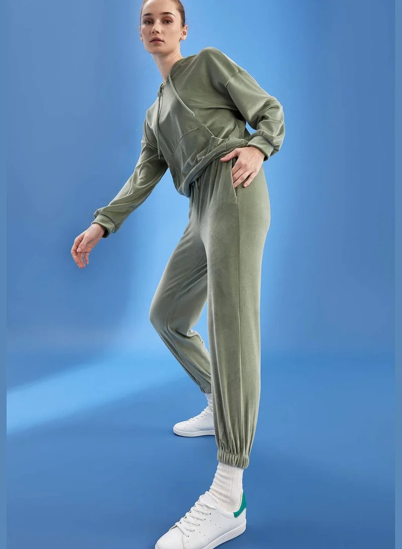 ديفاكتو Standard Fit Velvet Jogger