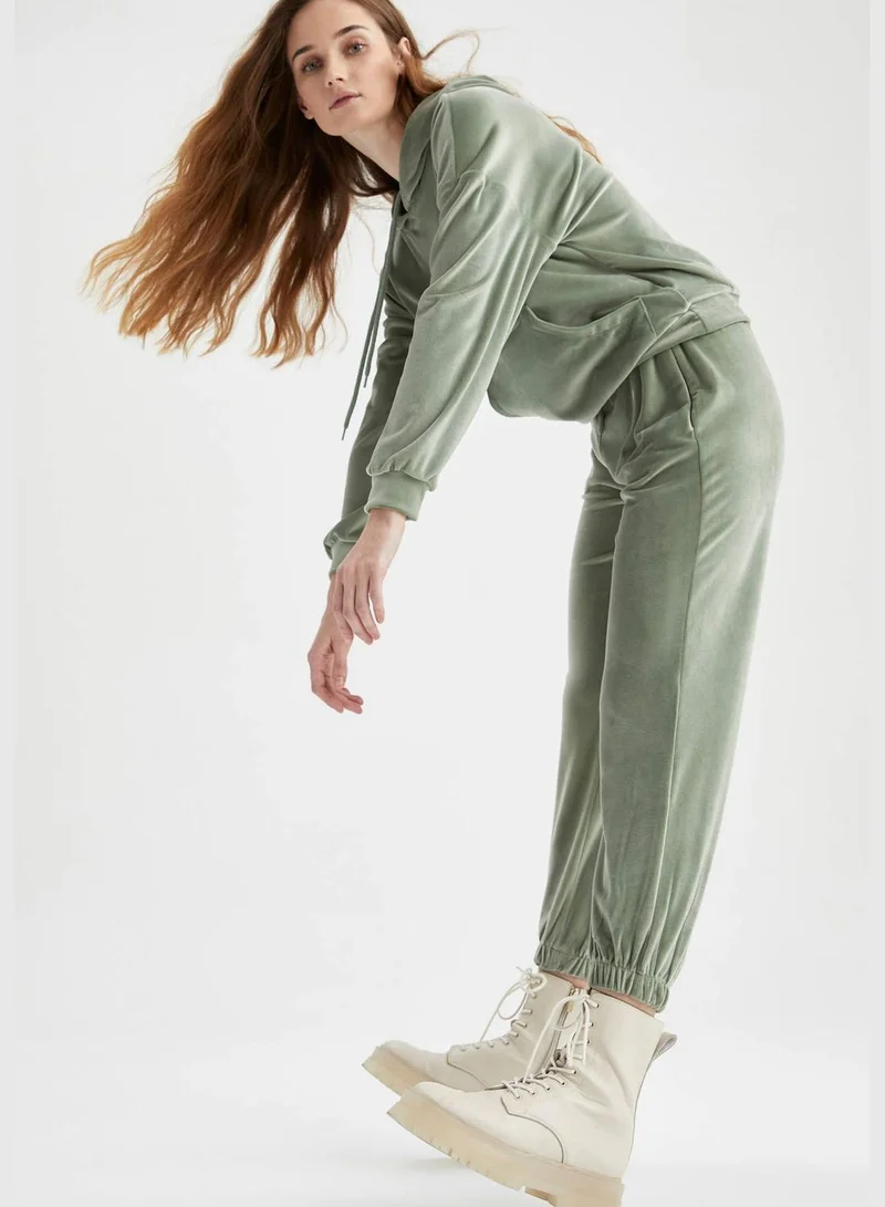 ديفاكتو Standard Fit Velvet Jogger