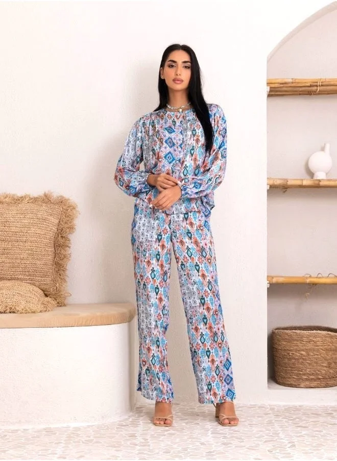 ذاتس ماي جال قميص مطرز باللون الأزرق بنقش الإيكات